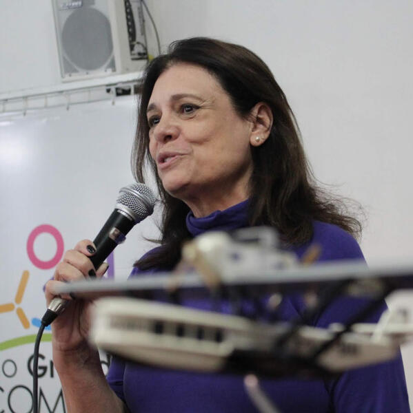 Prof.° Cláudia Musa Fay